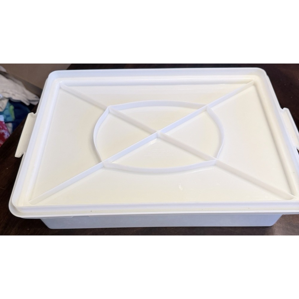 Vintage Tupperware Rectangle Cake Carrier